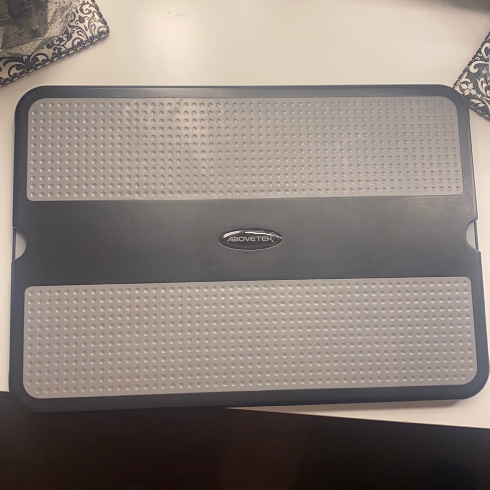 Laptop desk